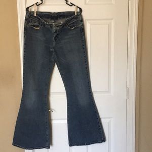 WOMANS BUCKLE SILVER JEANS 32/33 LIKE NEW!